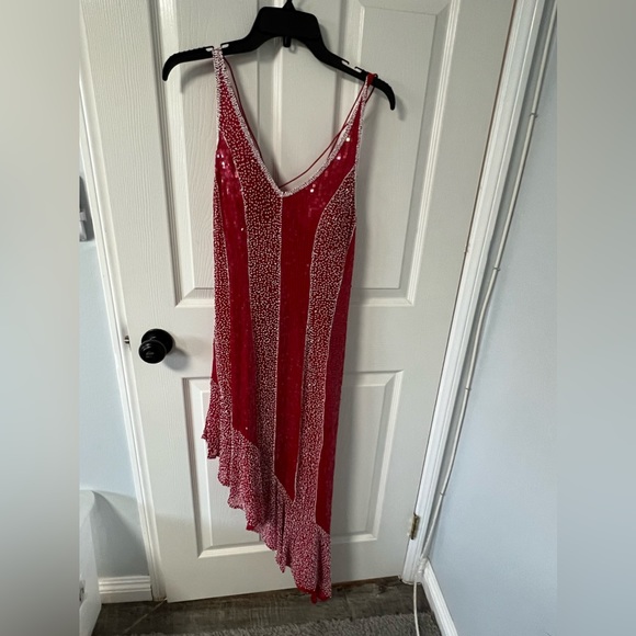 Beautiful red sequins evening gown with matching shawl & asymmetrical hem line - Picture 7 of 9